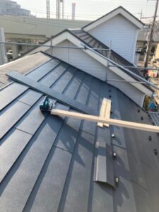 さいたま市岩槻区で葺き替え工事による雨漏り修理 　屋根材新設